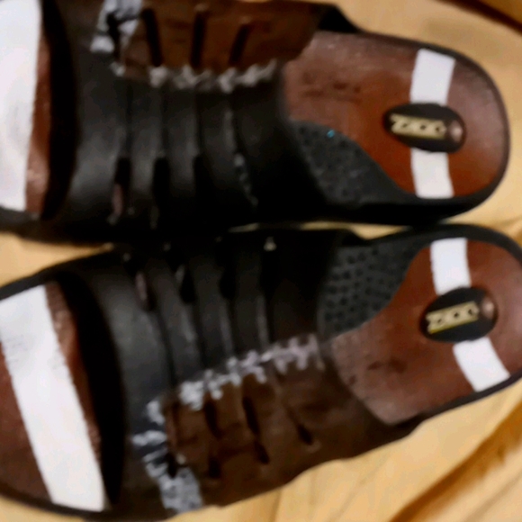 Shoes - Picture 3 of 4